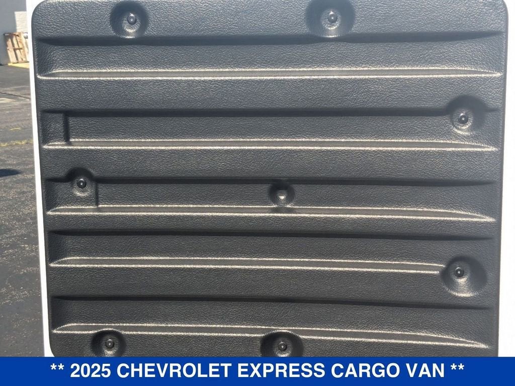 2025 Chevrolet Express Cargo WT
