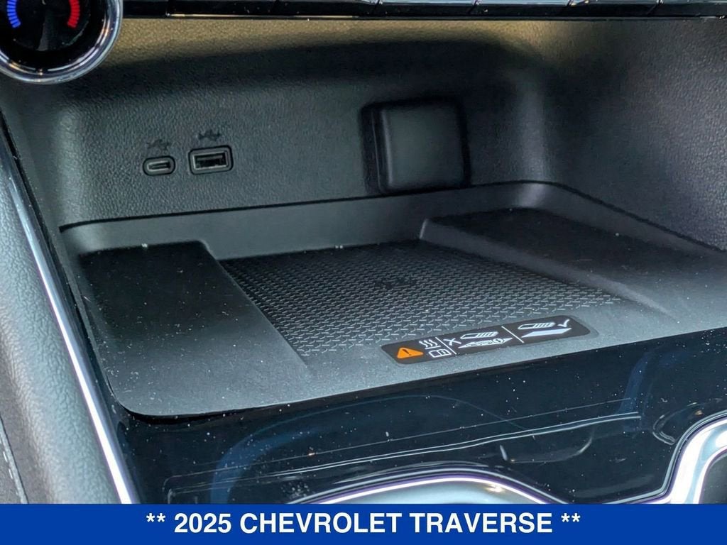 2025 Chevrolet Traverse LT